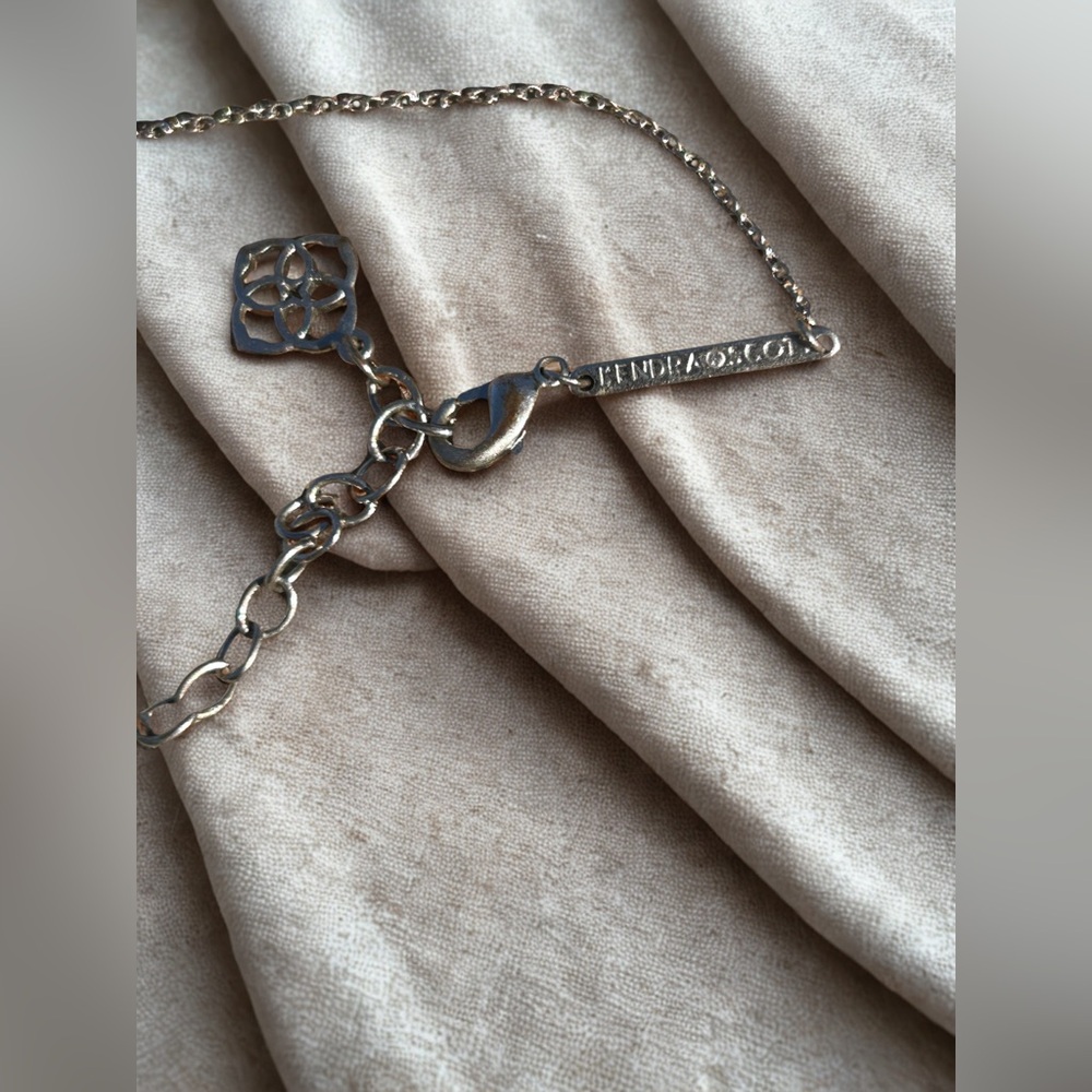 Kendra Scott Ari Heart Necklace Iridescent Pendant in Silver Toned Chain - Picture 5 of 5